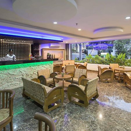 Grand Puri Saron Hotel Malioboro Yogyakarta Luaran gambar