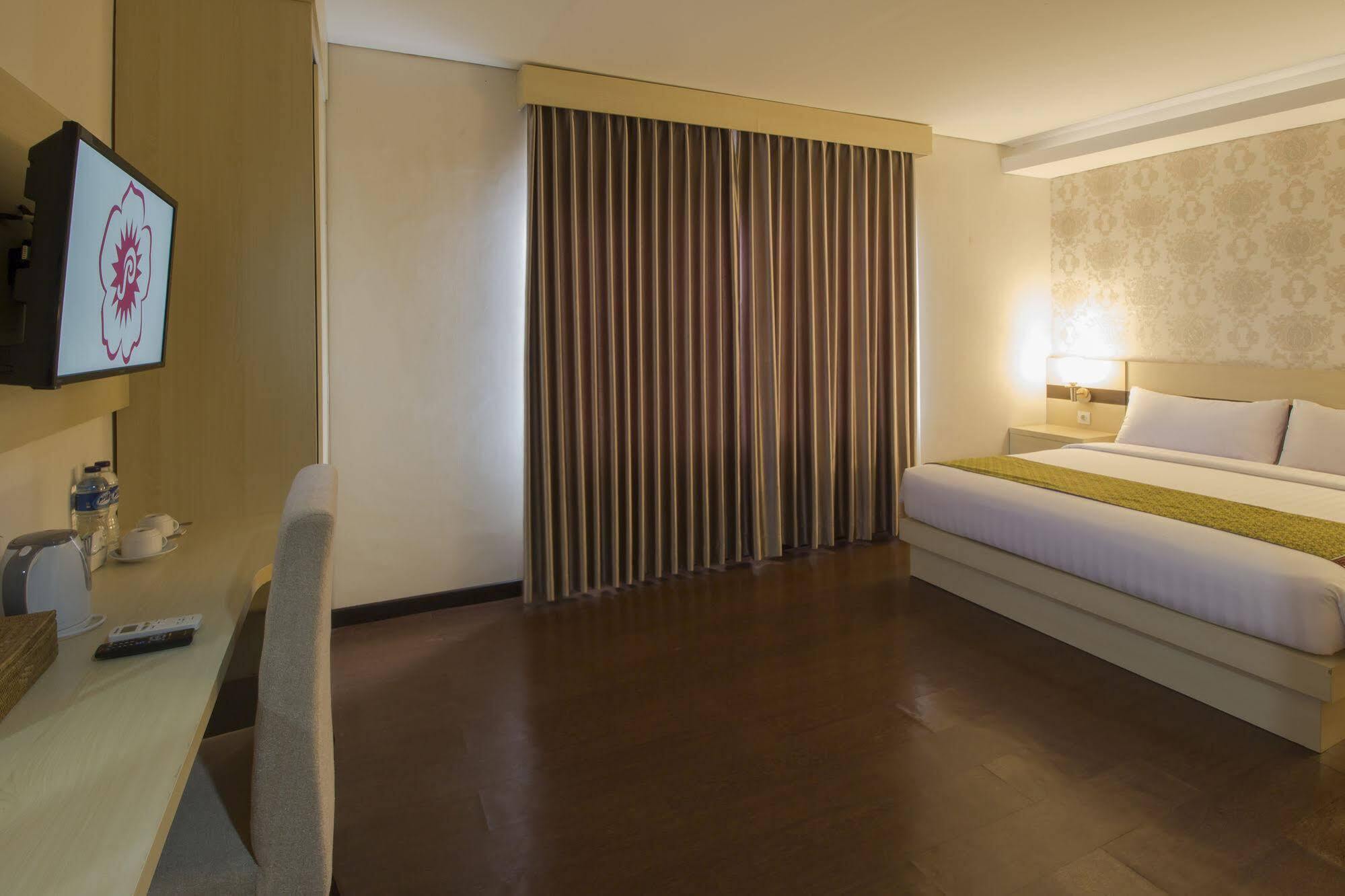 Grand Puri Saron Hotel Malioboro Yogyakarta Luaran gambar