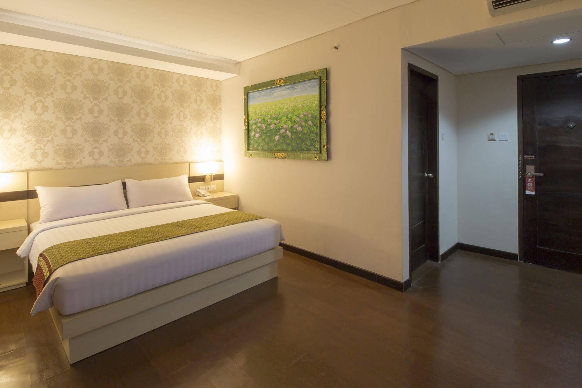 Grand Puri Saron Hotel Malioboro Yogyakarta Luaran gambar