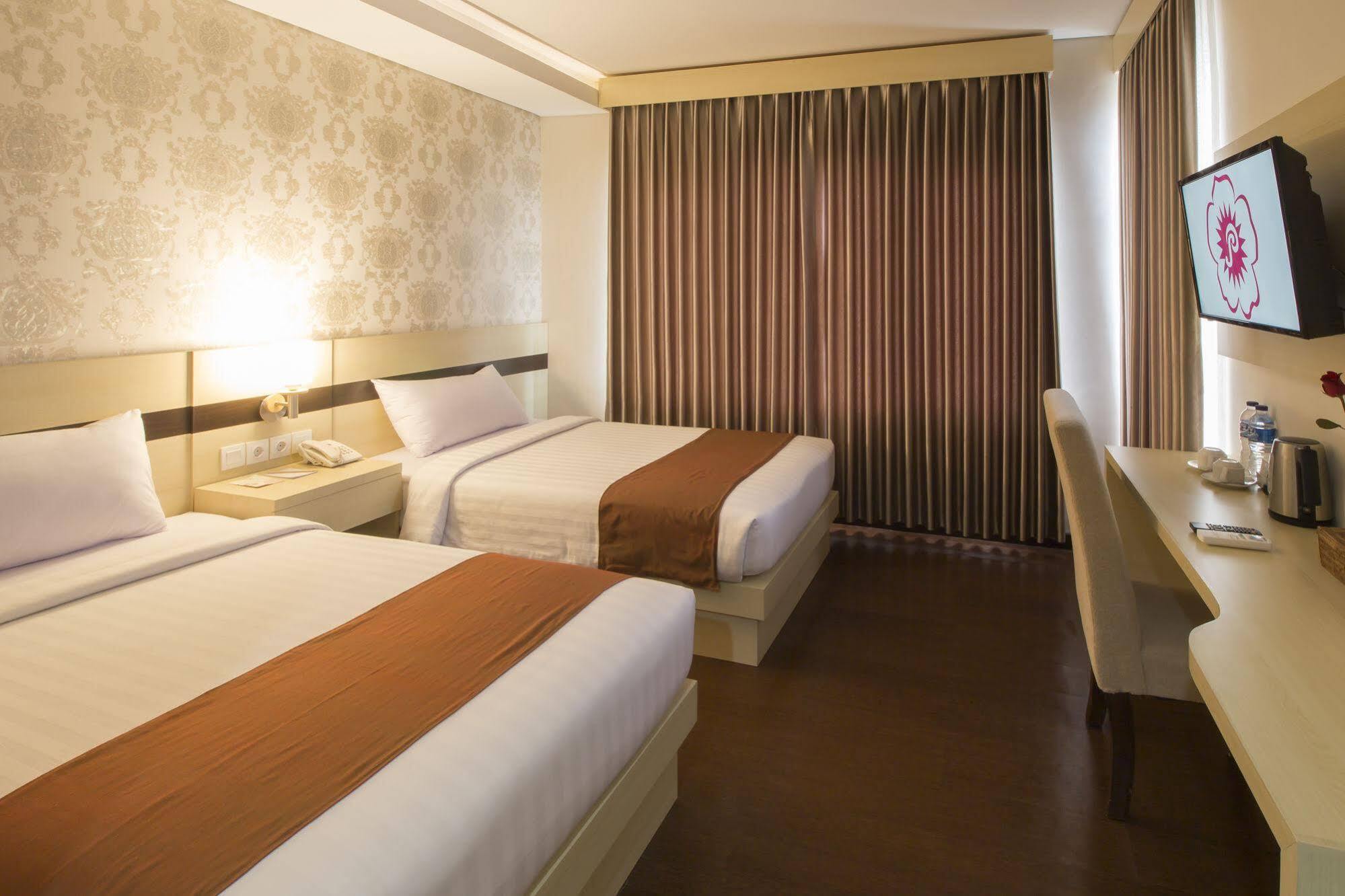 Grand Puri Saron Hotel Malioboro Yogyakarta Luaran gambar