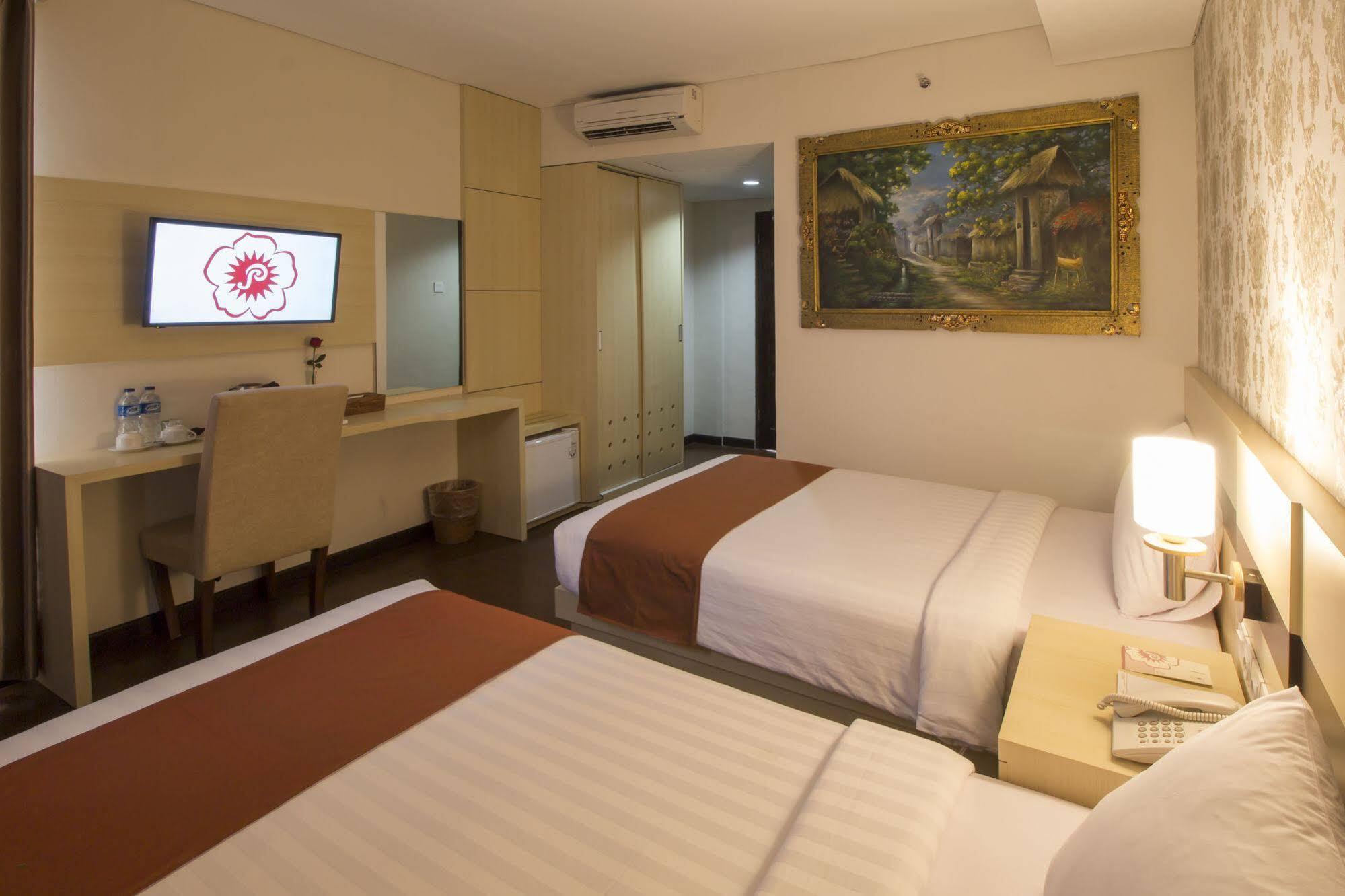 Grand Puri Saron Hotel Malioboro Yogyakarta Luaran gambar