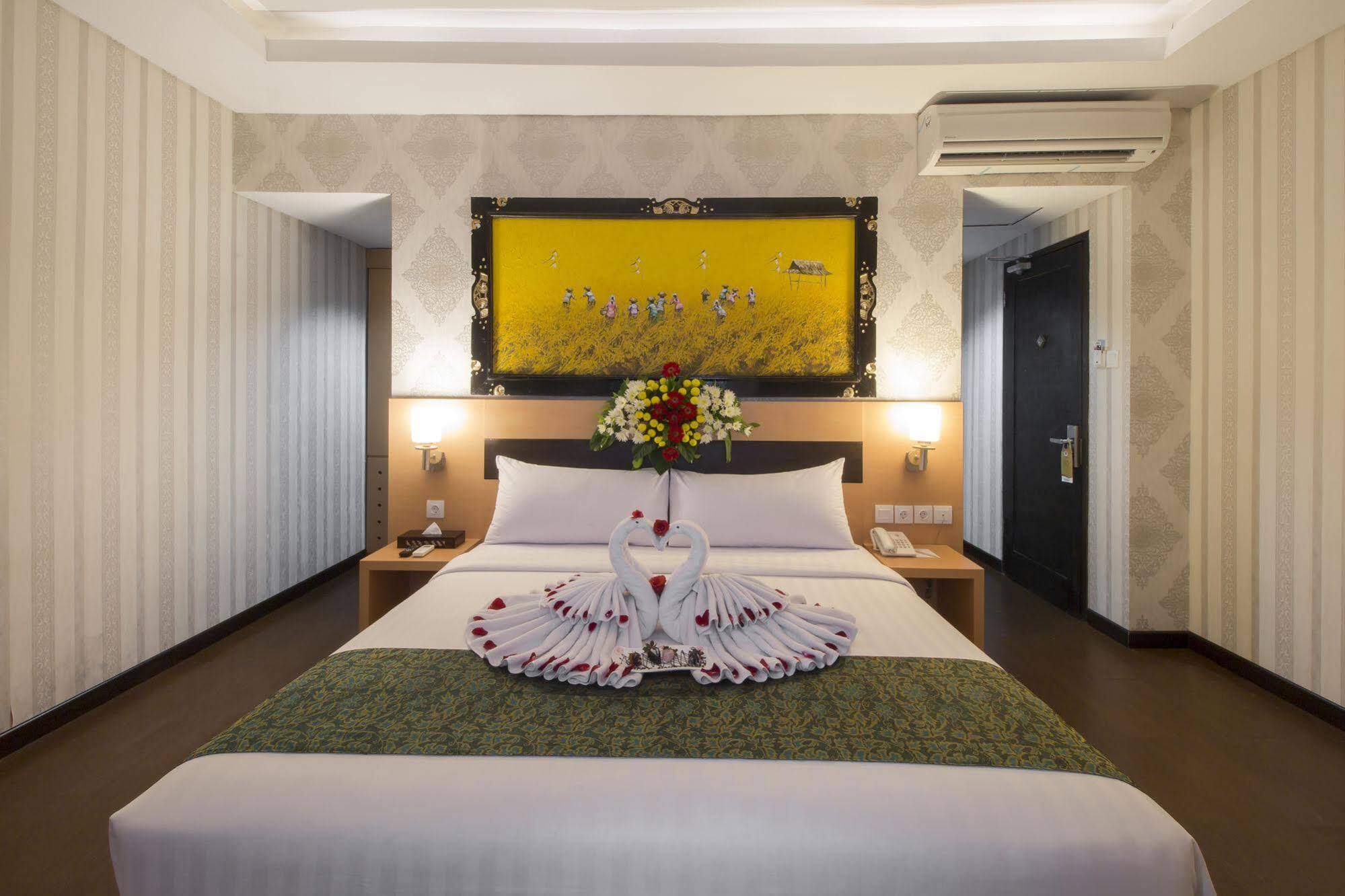 Grand Puri Saron Hotel Malioboro Yogyakarta Luaran gambar