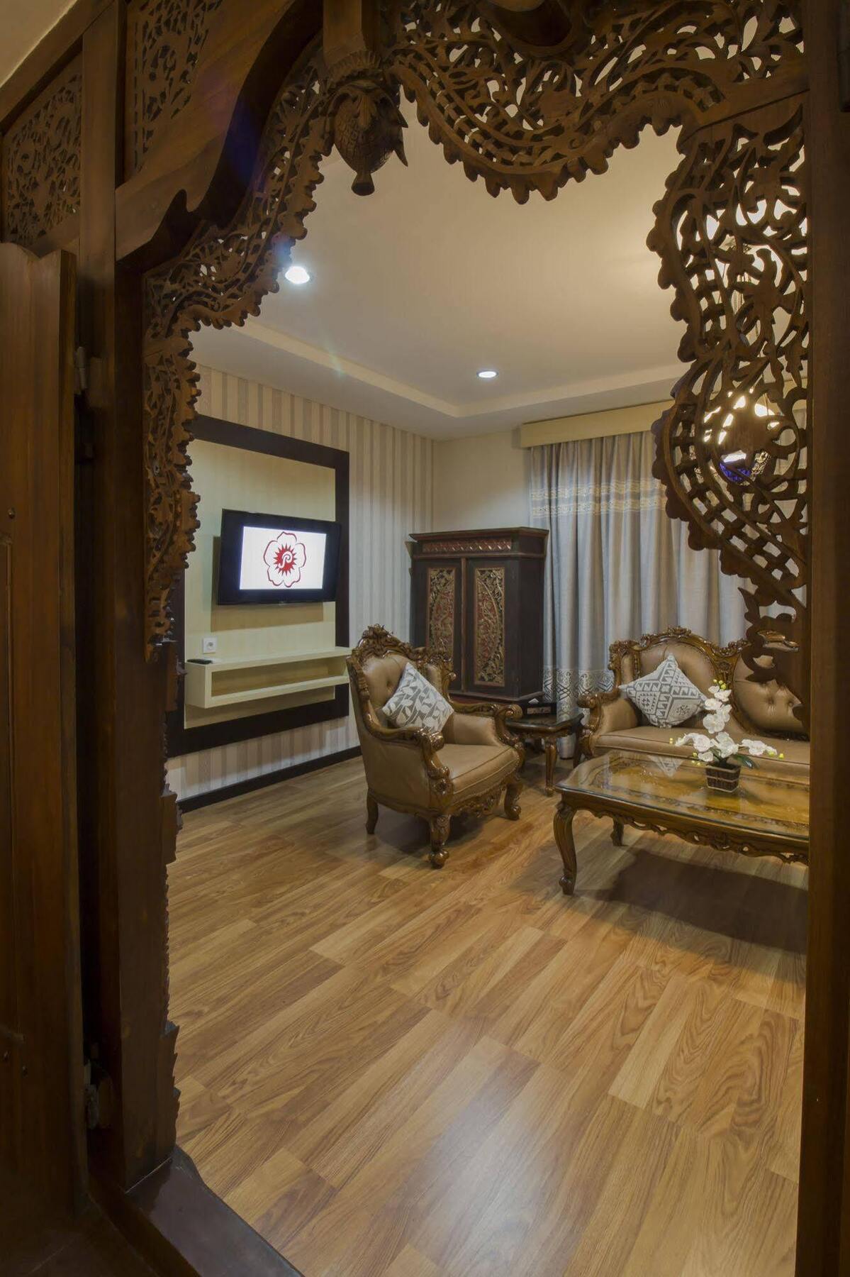 Grand Puri Saron Hotel Malioboro Yogyakarta Luaran gambar