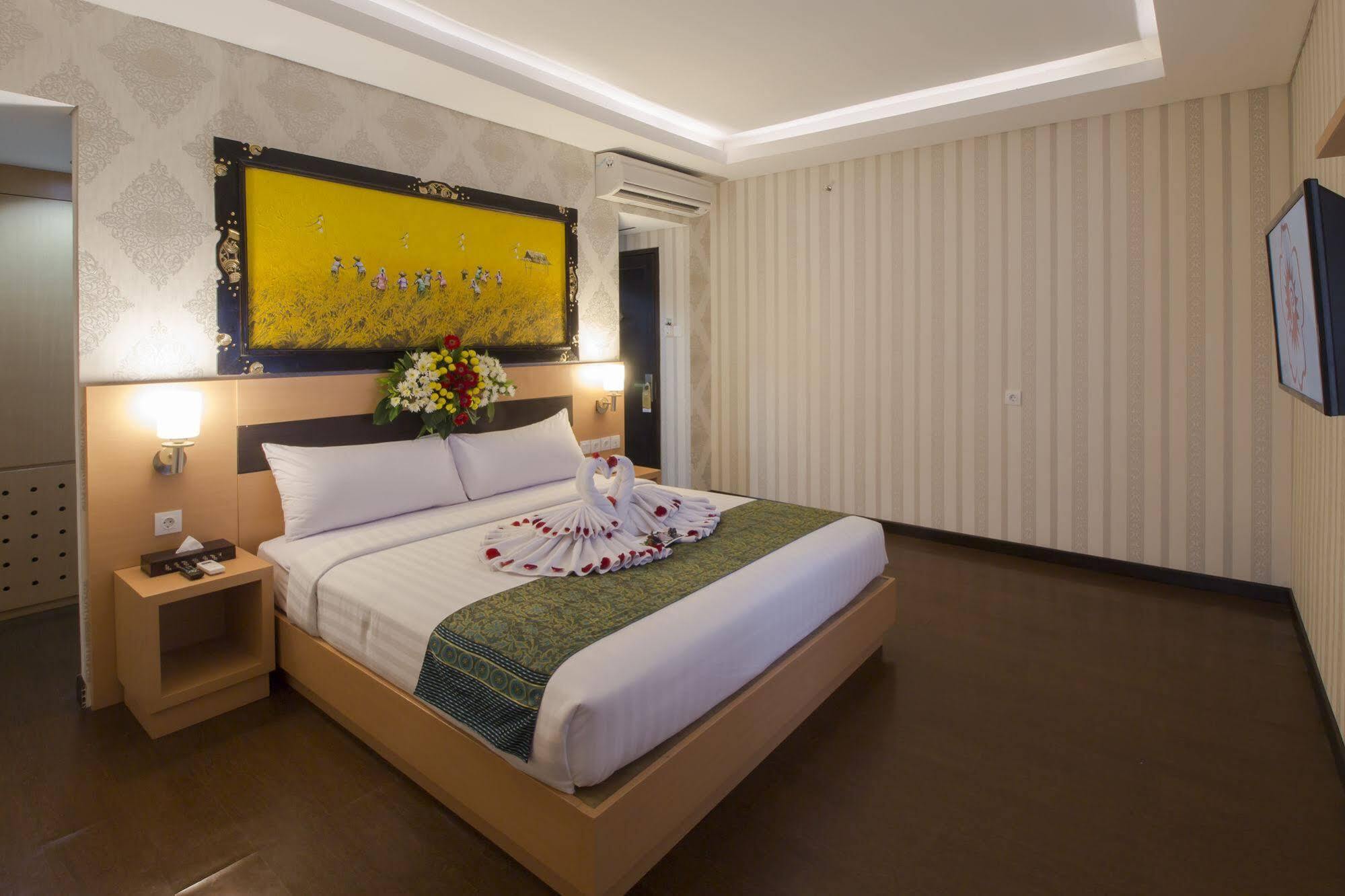 Grand Puri Saron Hotel Malioboro Yogyakarta Luaran gambar