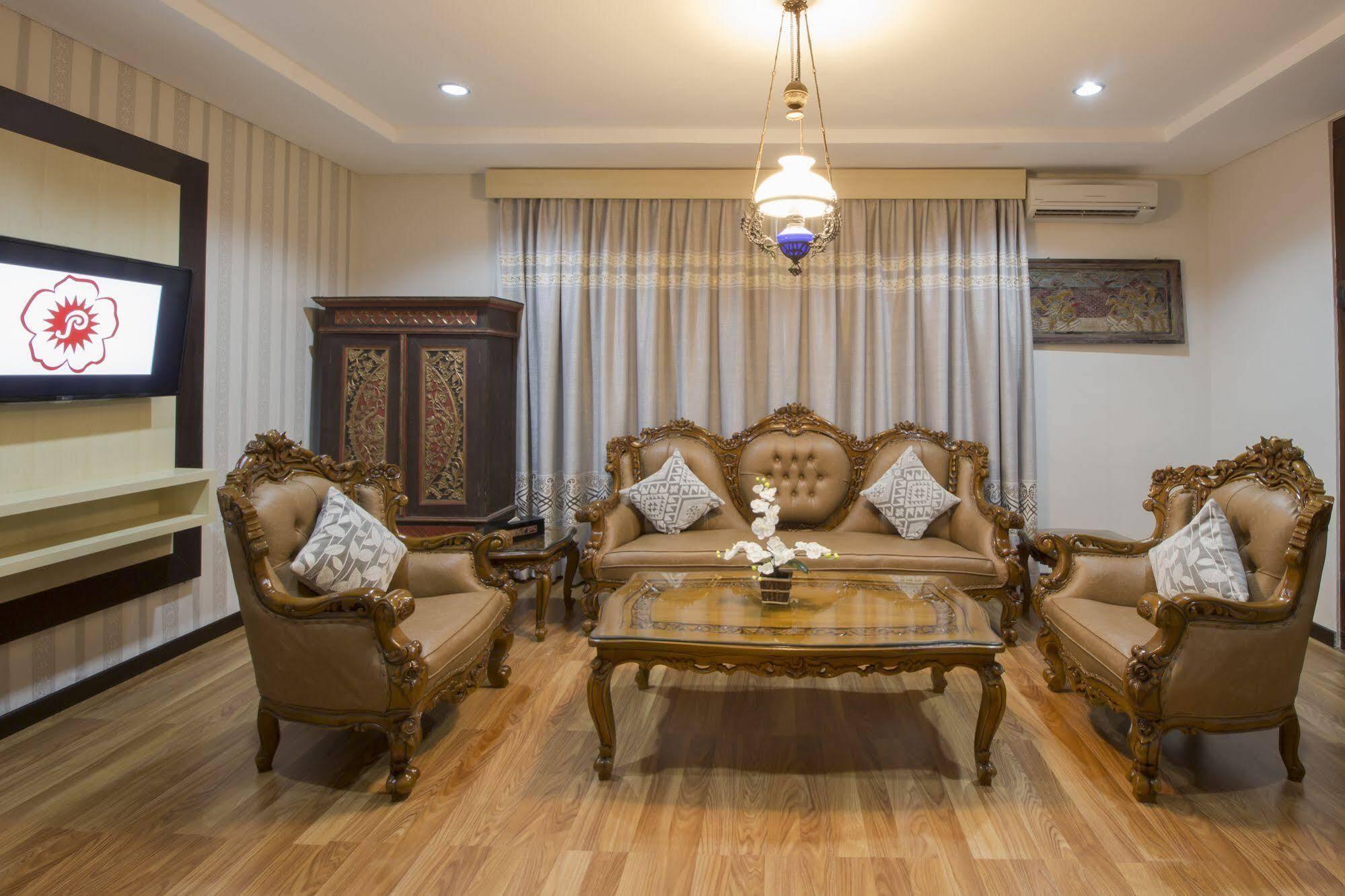 Grand Puri Saron Hotel Malioboro Yogyakarta Luaran gambar