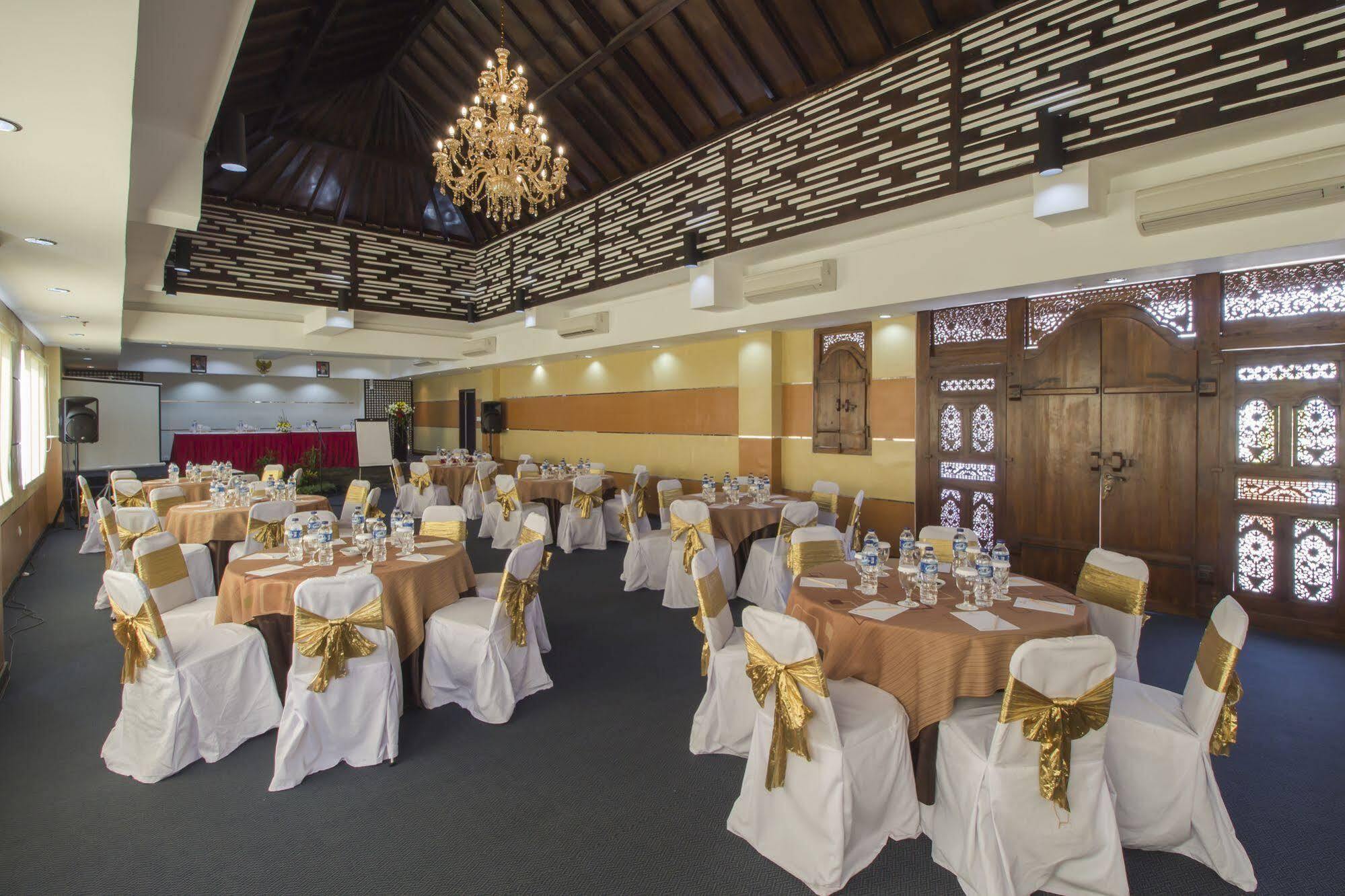 Grand Puri Saron Hotel Malioboro Yogyakarta Luaran gambar