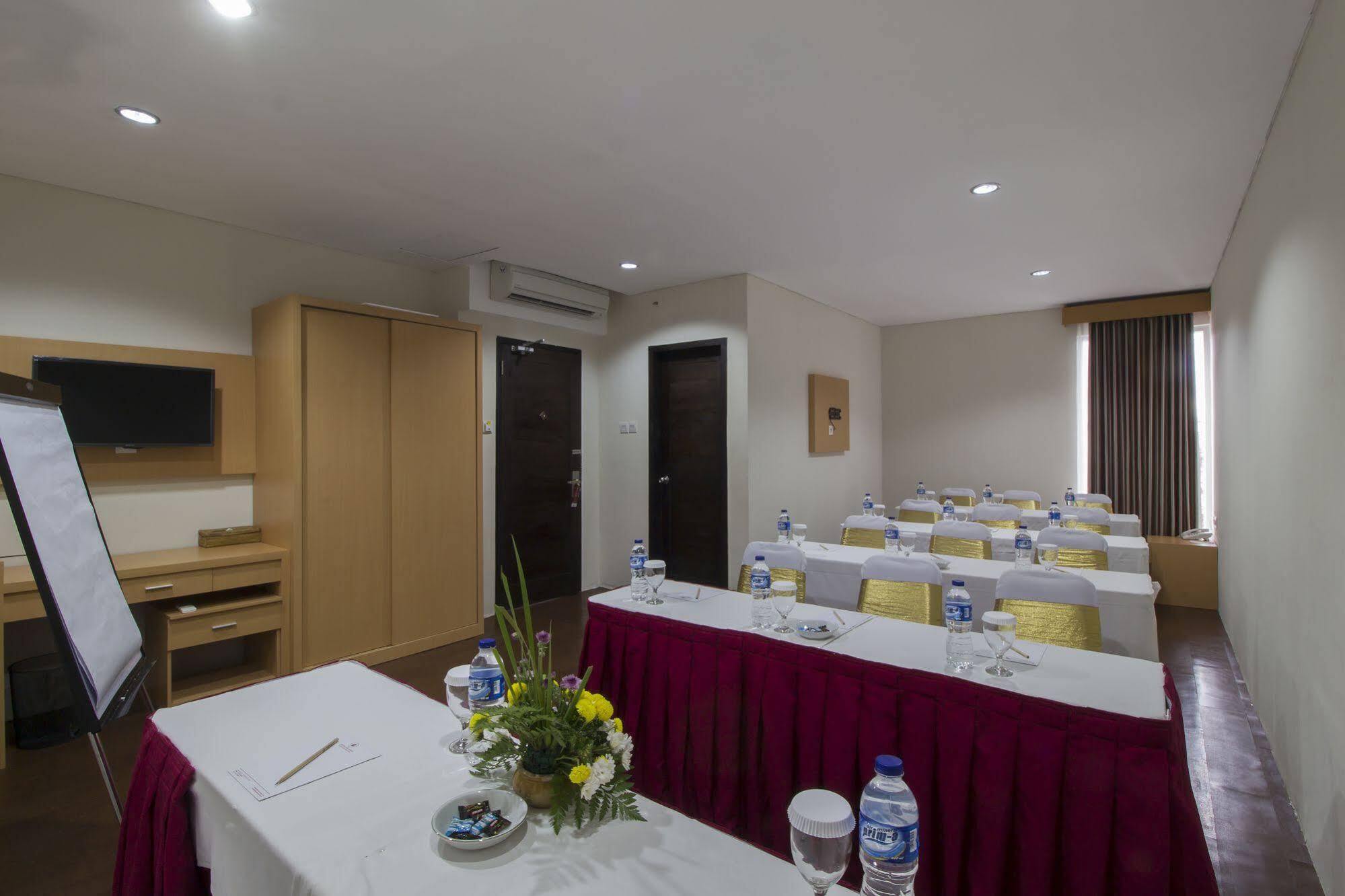 Grand Puri Saron Hotel Malioboro Yogyakarta Luaran gambar